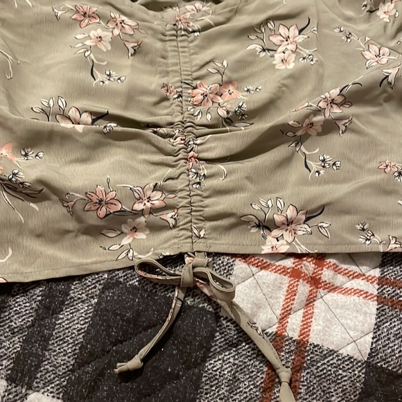 Lily rose crop top - Picture 3 of 3